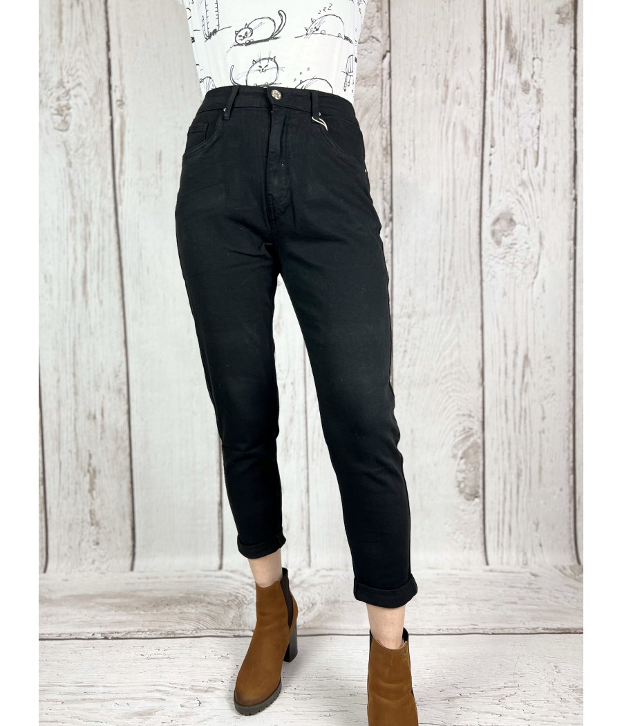 Czarne Spodnie Dżinsowe Redseventy Mom Fit: Stylowe i Komfortowe