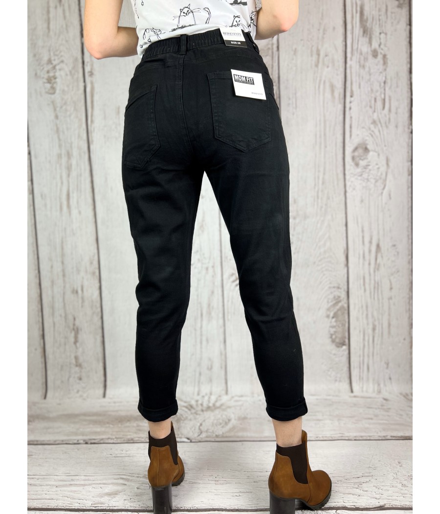 Czarne Spodnie Dżinsowe Redseventy Mom Fit: Stylowe i Komfortowe