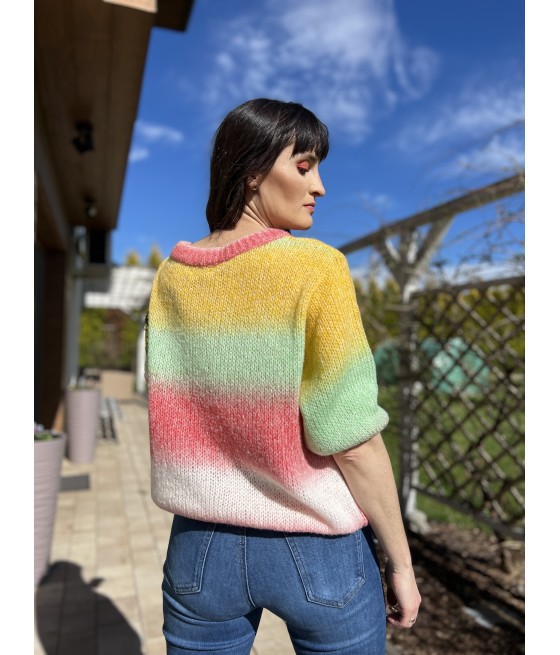 Tęczowy sweter