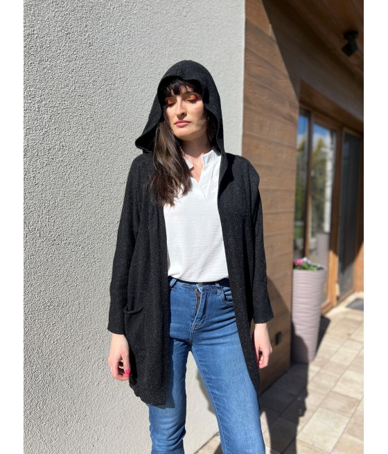 Narzutka z Kapturem: Stylowy Dodatek do Twojej Garderoby| xoni butik